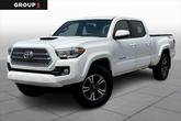 Photo of 2017 Super White Toyota Tacoma
