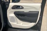 Thumbnail of 2018 Brilliant Black Crystal Pearlcoat Chrysler Pacifica