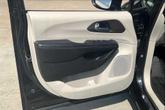 Thumbnail of 2018 Brilliant Black Crystal Pearlcoat Chrysler Pacifica