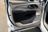 Thumbnail of 2018 Bright White Clearcoat Chrysler Pacifica