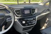 Thumbnail of 2018 Bright White Clearcoat Chrysler Pacifica