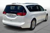 Thumbnail of 2018 Bright White Clearcoat Chrysler Pacifica
