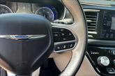 Thumbnail of 2018 Bright White Clearcoat Chrysler Pacifica