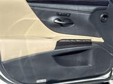 Thumbnail of 2019 White Pearl Lexus ES 350