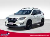 Photo of 2018 Pearl White Nissan Rogue