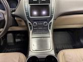 Thumbnail of 2017 White Platinum Clearcoat Metallic Lincoln MKX