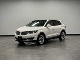 Thumbnail of 2017 White Platinum Clearcoat Metallic Lincoln MKX