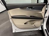 Thumbnail of 2017 White Platinum Clearcoat Metallic Lincoln MKX