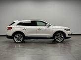 Thumbnail of 2017 White Platinum Clearcoat Metallic Lincoln MKX