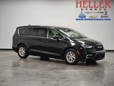 Photo of 2023 Brilliant Black Crystal Pearlcoat Chrysler Pacifica