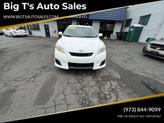 Photo of 2010 White Toyota Matrix