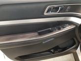 Thumbnail of 2016 White Platinum Clearcoat Metallic Ford Explorer