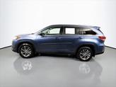 Thumbnail of 2019 Shoreline Blue Pearl Toyota Highlander