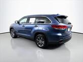Thumbnail of 2019 Shoreline Blue Pearl Toyota Highlander
