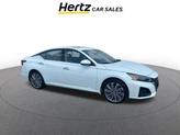 Photo of 2024 Pearl White Tricoat Nissan Altima