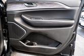 Thumbnail of 2022 Diamond Black Crystal Pearlcoat Jeep Grand Cherokee L