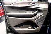 Thumbnail of 2022 Diamond Black Crystal Pearlcoat Jeep Grand Cherokee L