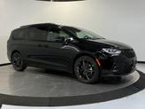 Photo of 2025 Diamond Black Chrysler Pacifica