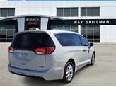 Thumbnail of 2017 White Chrysler Pacifica