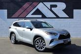 Thumbnail of 2023 Celestial Silver Metallic Toyota Highlander Hybrid