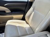 Thumbnail of 2016 Gold Toyota Highlander