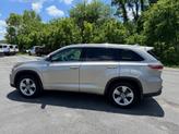 Thumbnail of 2016 Gold Toyota Highlander