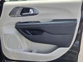 Thumbnail of 2022 Brilliant Black Clearcoat Chrysler Pacifica