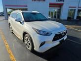Thumbnail of 2020 Blizzard Pearl Toyota Highlander Hybrid