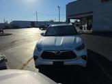 Thumbnail of 2020 Blizzard Pearl Toyota Highlander Hybrid