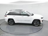 Thumbnail of 2023 Bright White Clearcoat Jeep Grand Cherokee
