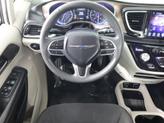 Thumbnail of 2017 Bright White Clearcoat Chrysler Pacifica