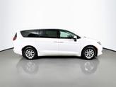 Thumbnail of 2017 Bright White Clearcoat Chrysler Pacifica