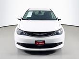 Thumbnail of 2017 Bright White Clearcoat Chrysler Pacifica