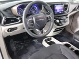 Thumbnail of 2017 Bright White Clearcoat Chrysler Pacifica