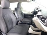 Thumbnail of 2017 Bright White Clearcoat Chrysler Pacifica