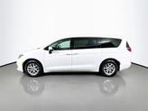 Thumbnail of 2017 Bright White Clearcoat Chrysler Pacifica