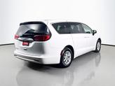Thumbnail of 2017 Bright White Clearcoat Chrysler Pacifica