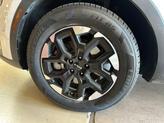 Thumbnail of 2024 Glacial White Pearl Kia Sorento
