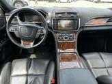 Thumbnail of 2017 White Platinum Lincoln Continental