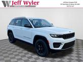 Photo of 2025 Bright White Clearcoat Jeep Grand Cherokee