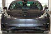 Thumbnail of 2019 Midnight Silver Metallic Tesla Model 3