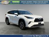 Photo of 2021 Blizzard Pearl Toyota Highlander Hybrid