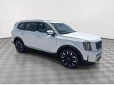 Thumbnail of 2025 Glacial White Pearl Kia Telluride