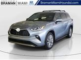 Photo of 2024 Moon Dust Toyota Highlander