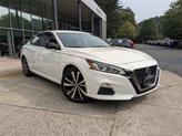 Photo of 2022 Glacier White Nissan Altima