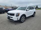 Photo of 2022 Glacial White Pearl Kia Telluride