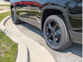 Thumbnail of 2025 Diamond Black Crystal Pearlcoat Jeep Grand Cherokee L