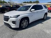 Thumbnail of 2023 Iridescent Pearl Tricoat Chevrolet Traverse