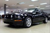 Thumbnail of 2005 Black Clearcoat Ford Mustang