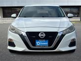 Thumbnail of 2020 Glacier White Nissan Altima